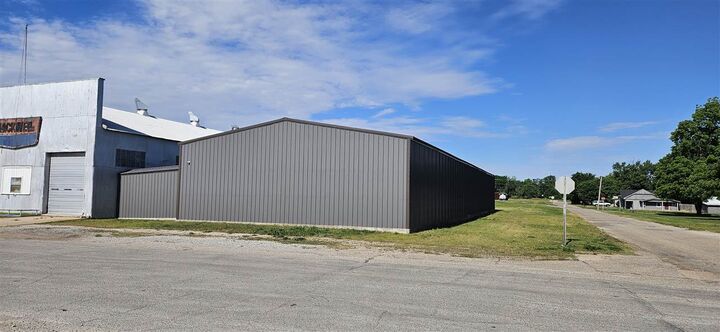 Property Photo: 417 N 1st OK 74631