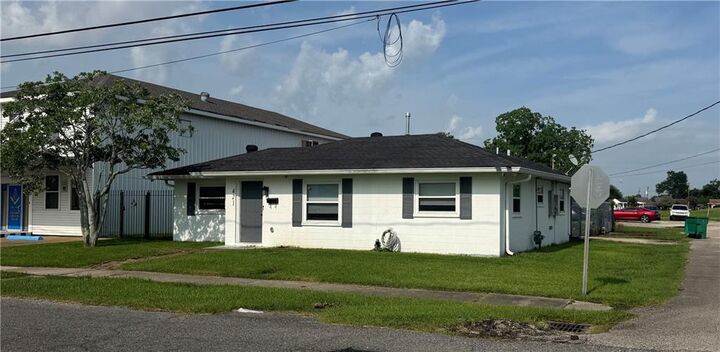 Property Photo: 421 Garden Road LA 70072