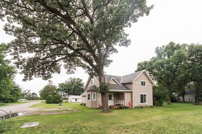 Property Photo: 521 S Driftwood Street MN 56373