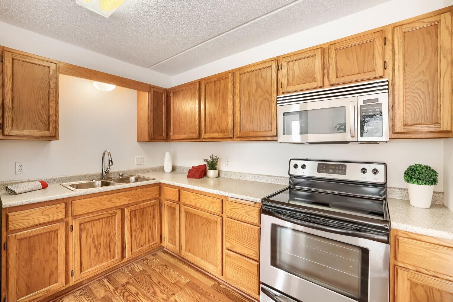 Property Photo: 2601 Kenzie Terrace 429 MN 55418