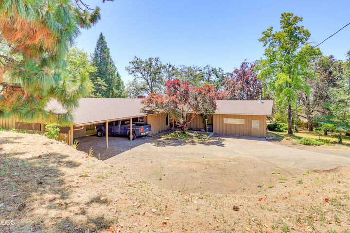 Property Photo:  502 Vista Park Drive  OR 97524 