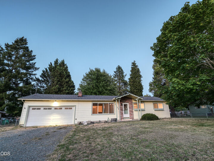 Property Photo:  1921 Regina Way  OR 97527 