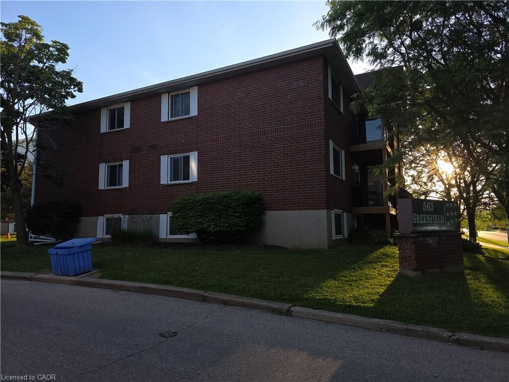 Property Photo:  565 Greenfield Avenue 902  ON N2C 2P5 