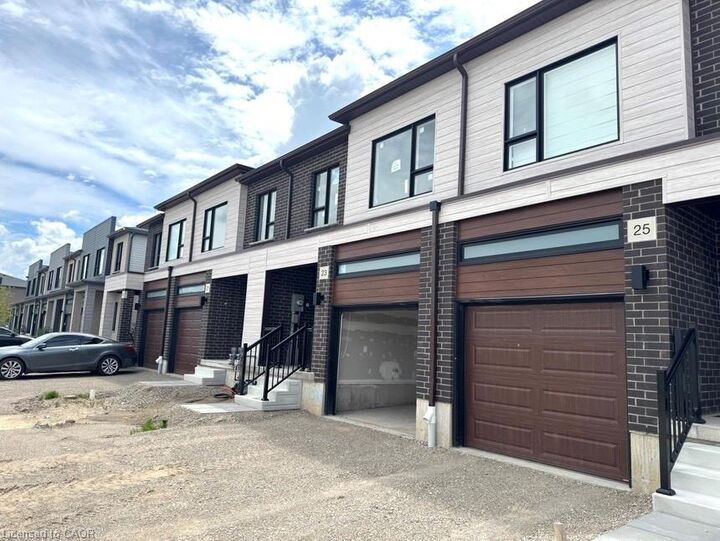 Property Photo:  21 Pin Oak Common  ON N1S 0G3 