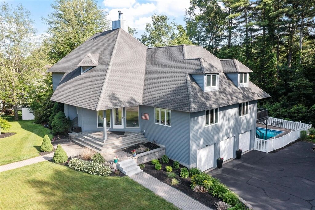 Property Photo:  60 Commonwealth Cir  MA 01453 