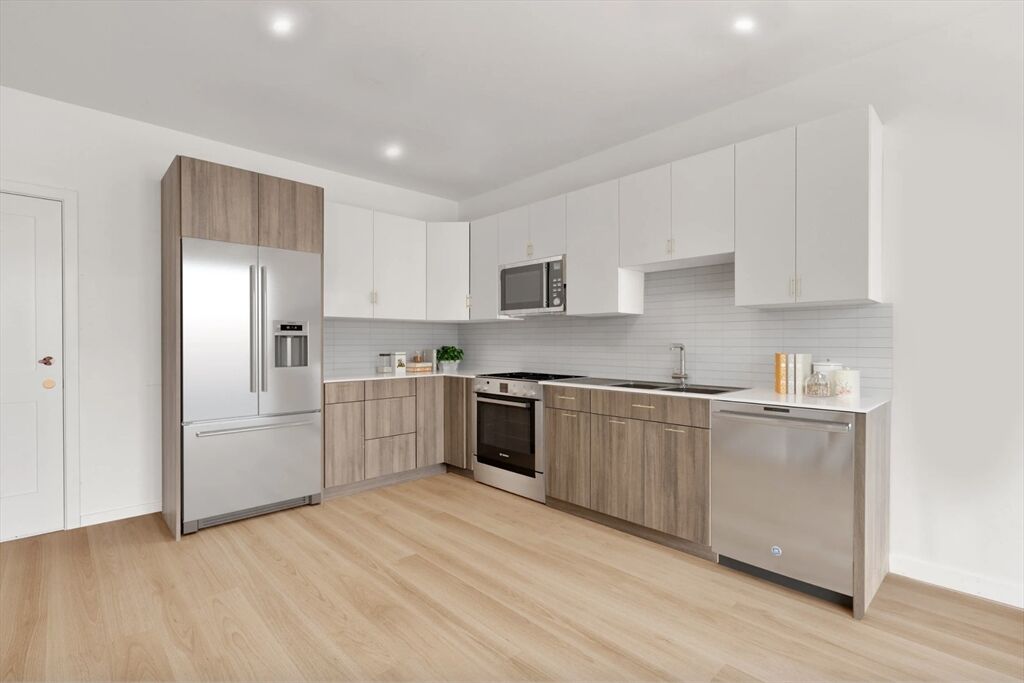 Property Photo:  40 Centre St 607  MA 02446 