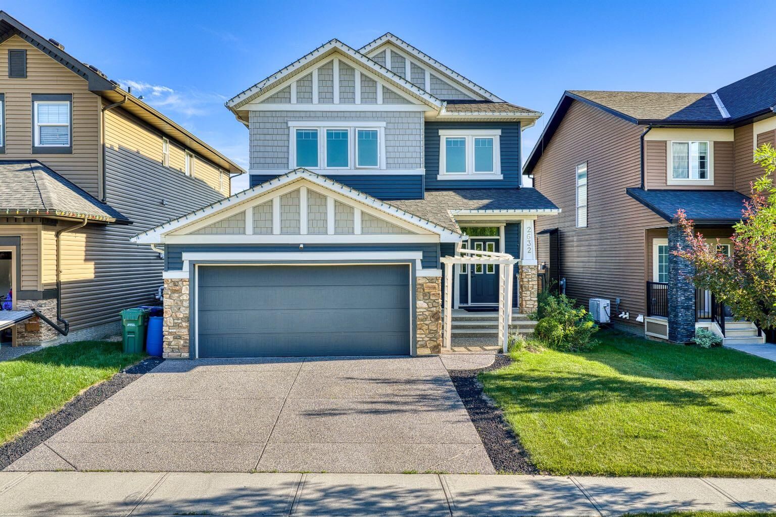 Property Photo:  2632 Ravenslea Gardens SE  AB T4A 0T2 
