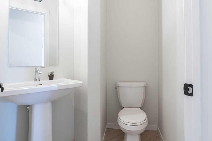 Property Photo:  915 Corner Meadows Way NE  AB T3N 2C2 