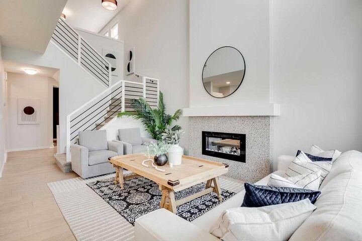Property Photo:  102 Rochester Crescent NW  AB T3L 0J6 