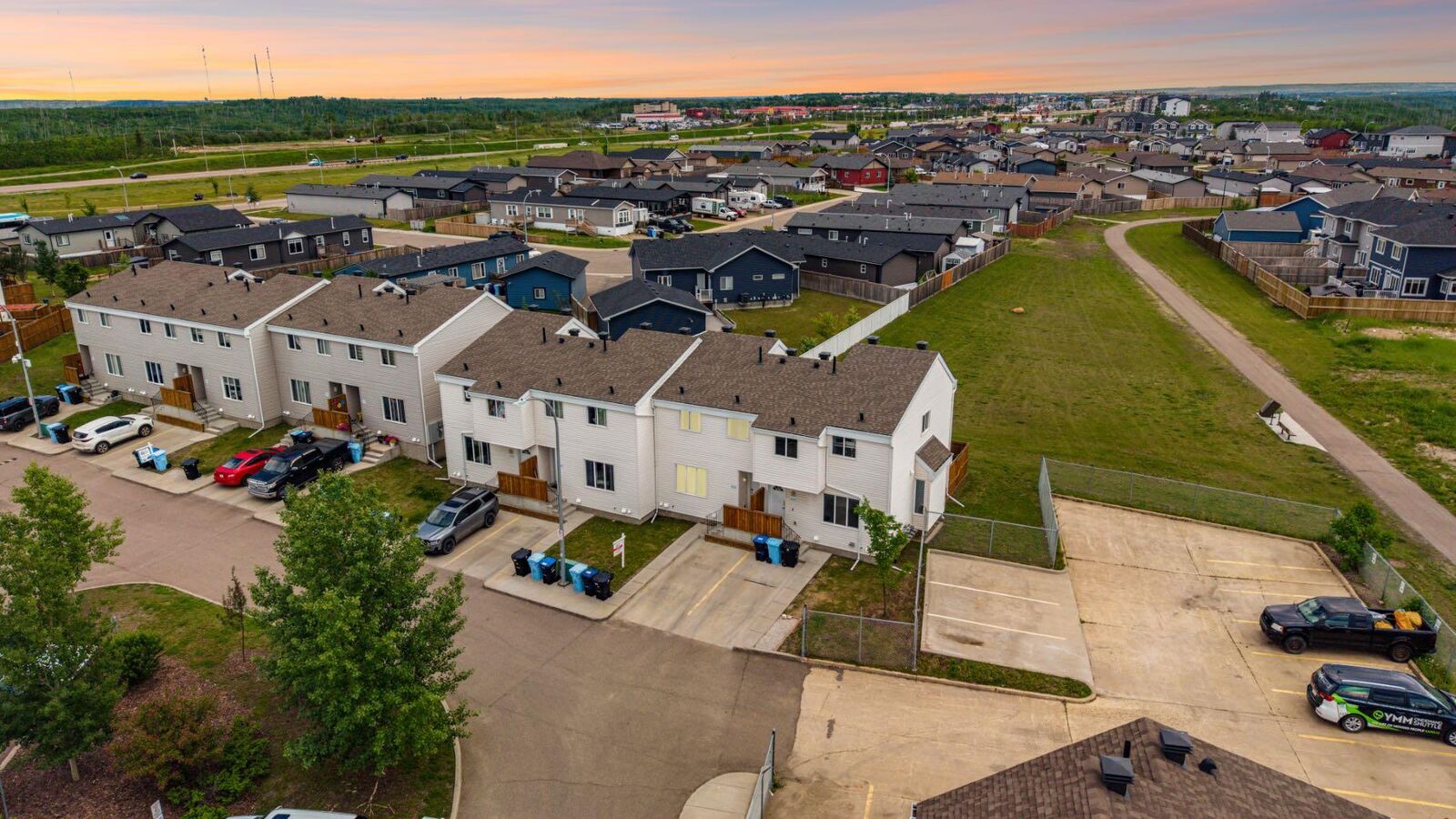 Property Photo:  711 Beacon Hill Drive 19  AB T9H 3R5 