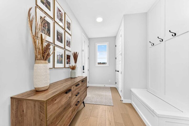 Property Photo:  76 Shale Avenue  AB T4C 3G6 