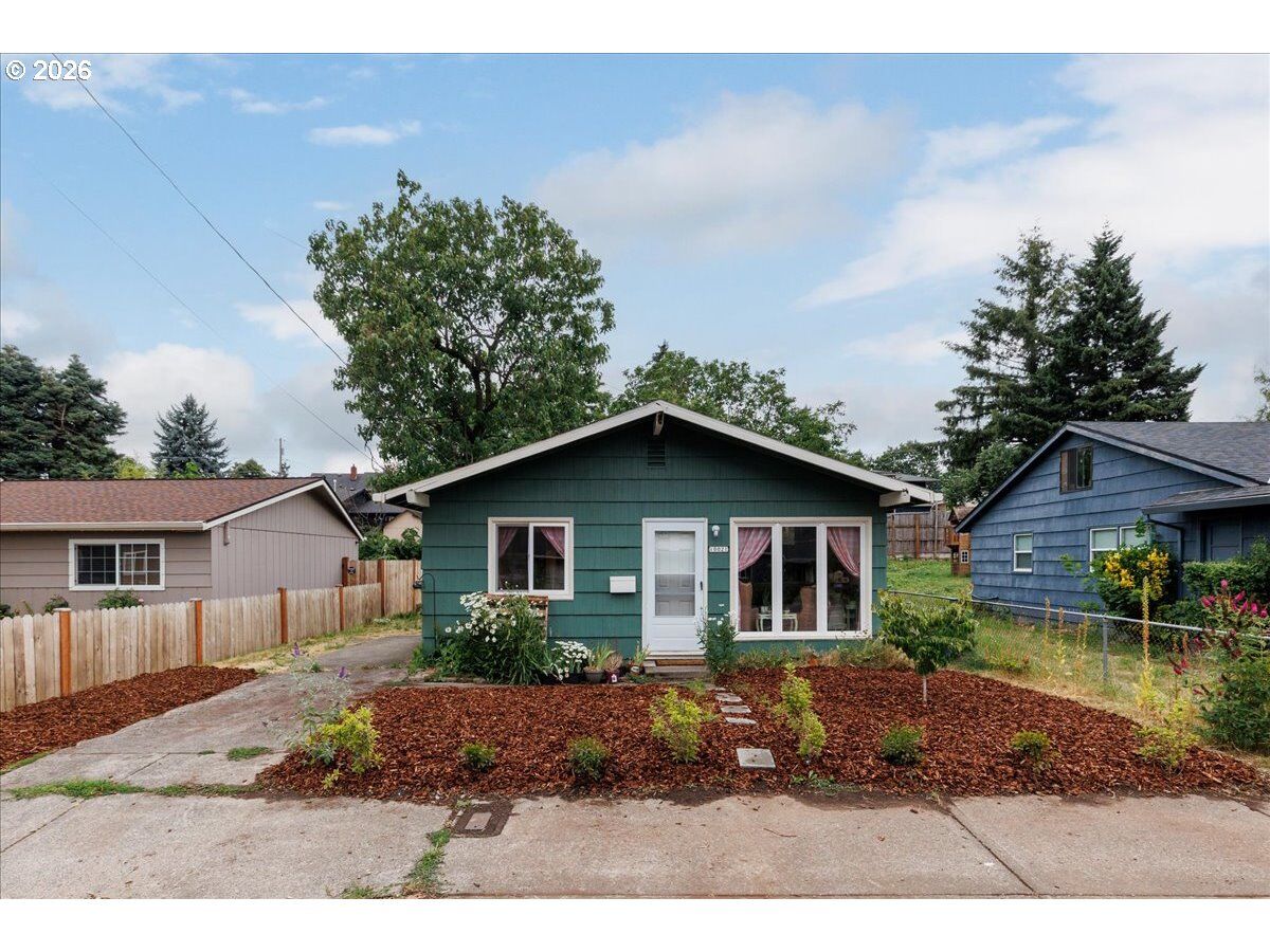 Property Photo:  10021 SE Harold St  OR 97266 
