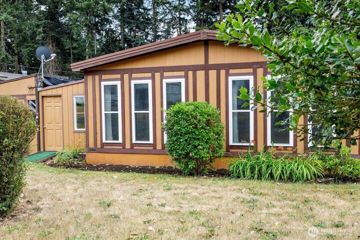 Property Photo:  1361 NE Goldie Street 16  WA 98277 