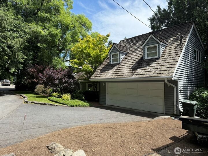 Property Photo:  648  Lake Sammamish Lane NE  WA 98008 