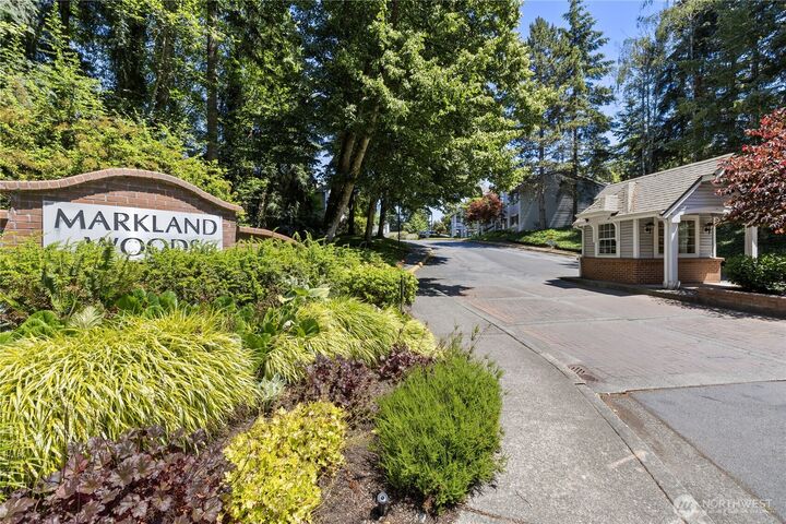 Property Photo:  23301  Cedar Way U102  WA 98043 