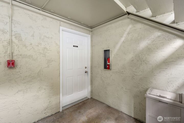 Property Photo:  9494  Redmond Woodinville Road NE B102  WA 98052 