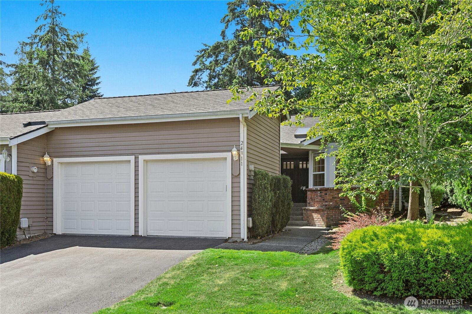 Property Photo:  24311 SE 41st Place 10  WA 98029 