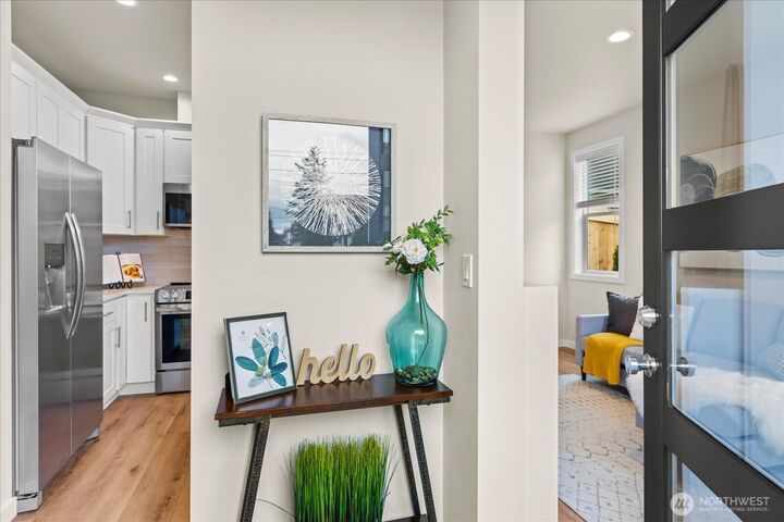 Property Photo:  2217  Hoyt Avenue C  WA 98201 
