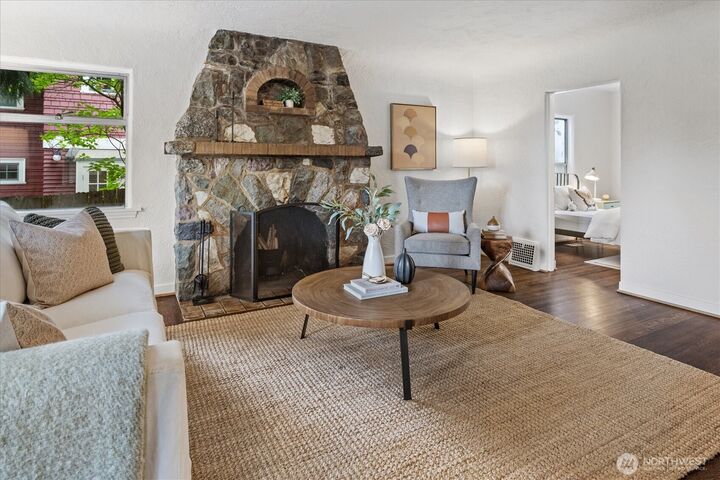 Property Photo:  15  Fulton Street  WA 98109 