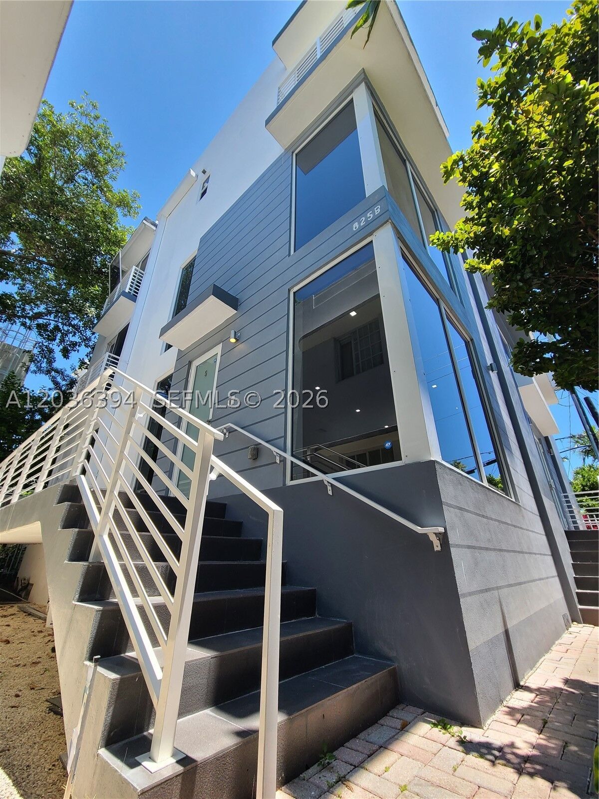 Property Photo: 825 Michigan Ave 7 FL 33139