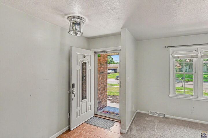 Property Photo:  5408 SW 12th Ter  KS 66604 