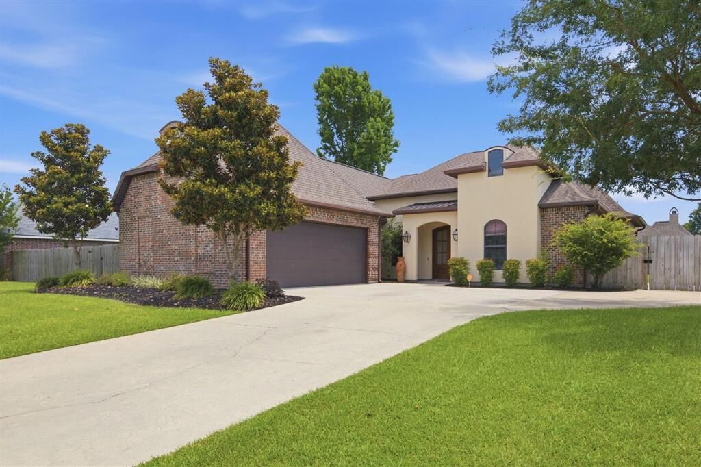 Property Photo:  1035 N Worthington Drive N  LA 70605 