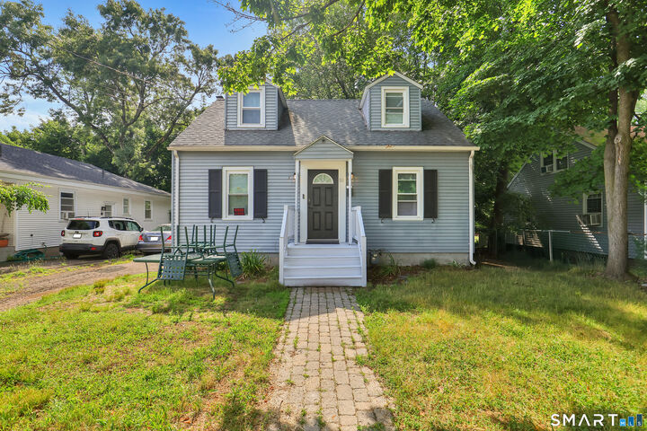 Property Photo:  110 Hawthorne Street  CT 06042 
