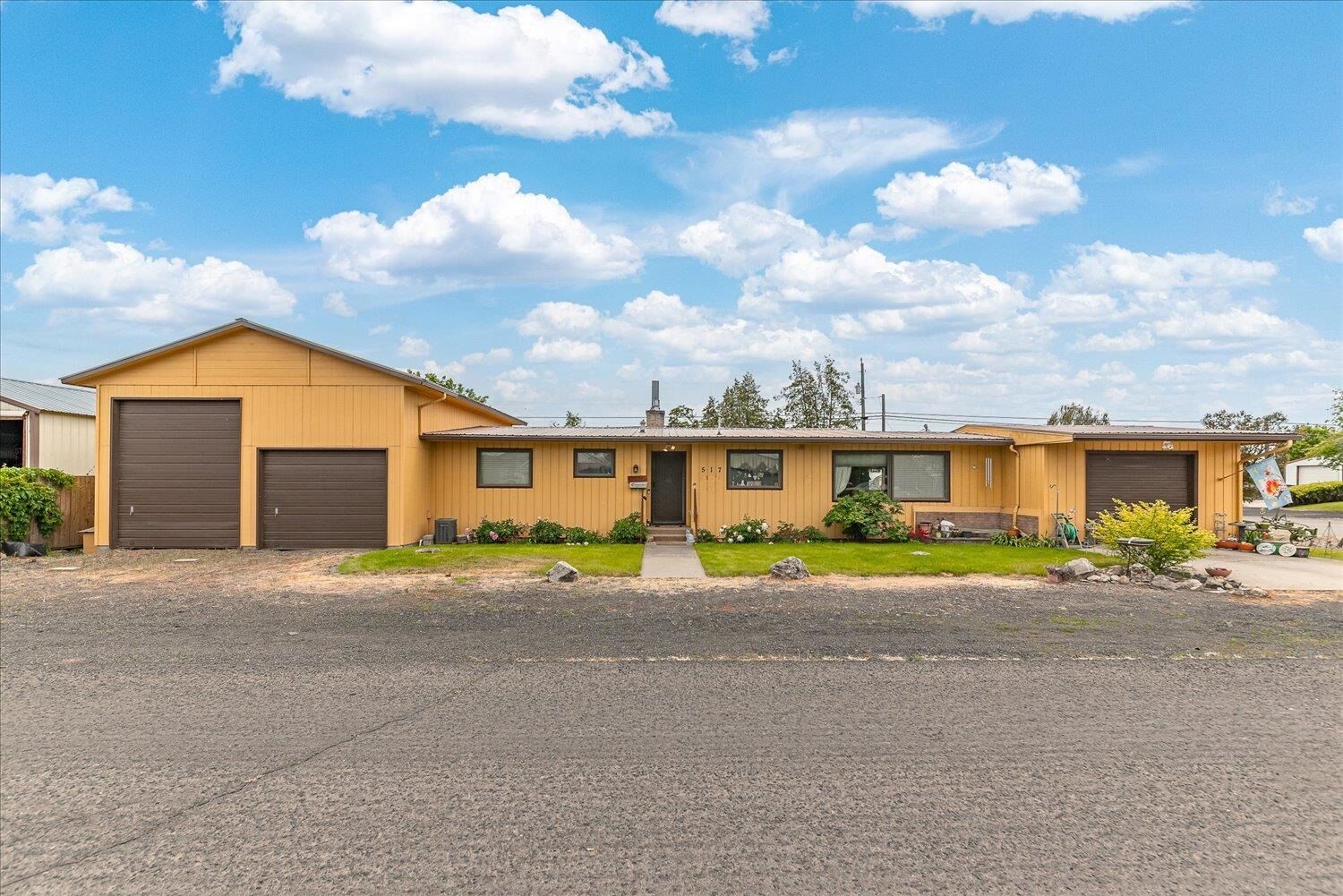 Property Photo:  517 W 4th St  WA 99032 