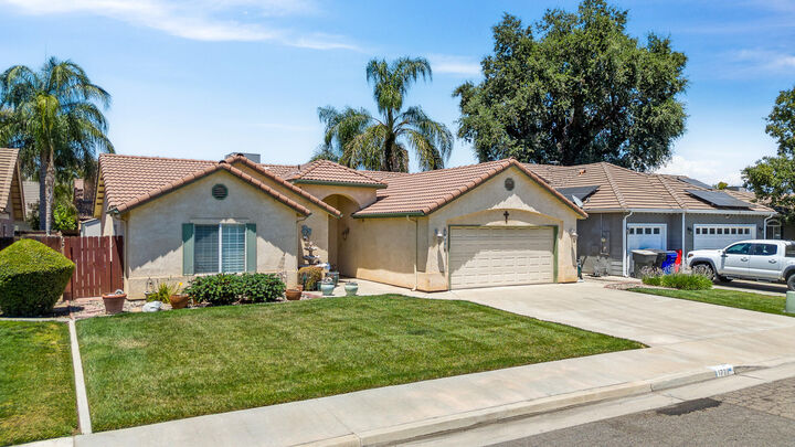 Property Photo:  1722 W Julieann Avenue  CA 93257 