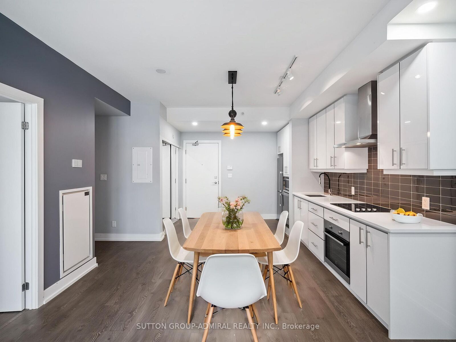 Property Photo:  75 The Donway N/A W 102  ON M3C 2E9 