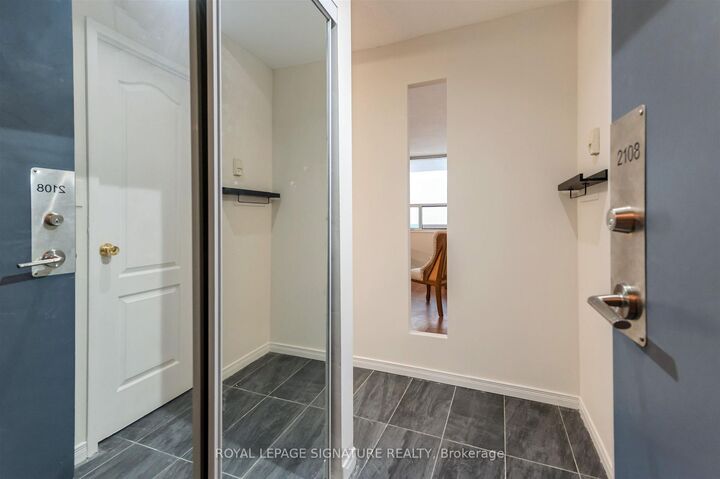 Property Photo: 40 Homewood Avenue 2108 ON M4Y 2K2