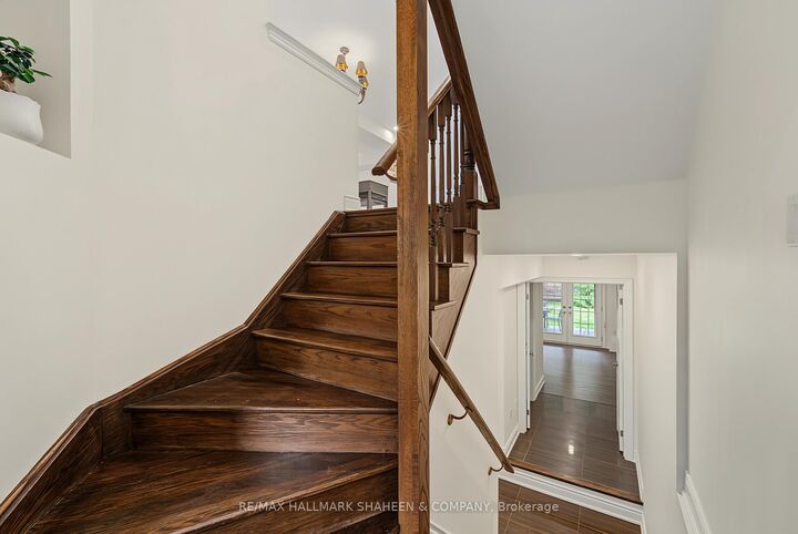 Property Photo: 211 Appleton Court ON L3Y 0B8
