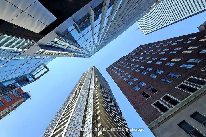 Property Photo:  70 Temperance Street 5101  ON M5H 0B1 
