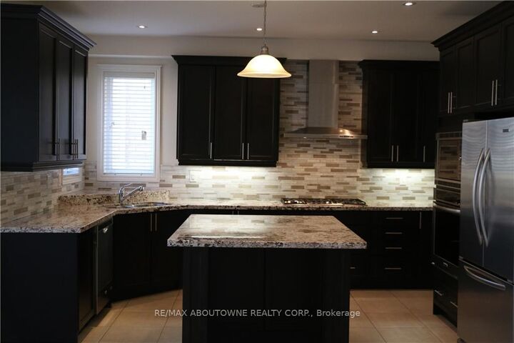 Property Photo: 586 Hidden Trail ON L6M 0N3