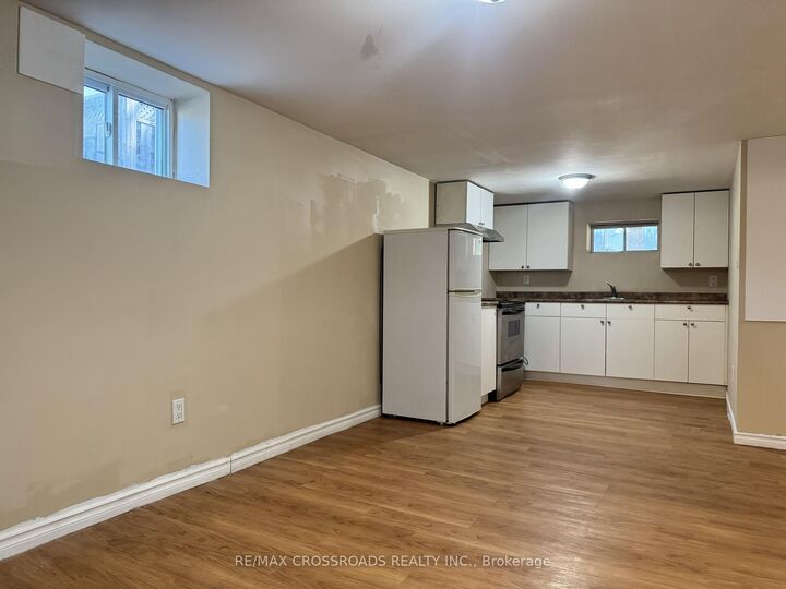 Property Photo:  21 Davis Road Lower  ON L4G 2B4 