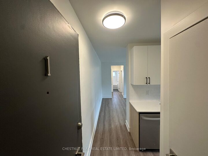 Property Photo:  4 Wingreen Court 1  ON M3B 1B9 