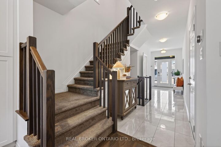 Property Photo:  91 Chevron Place  ON K1W 0L6 