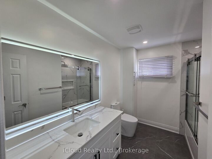 Property Photo:  2636 Crystalburn Avenue  ON L5B 2N8 