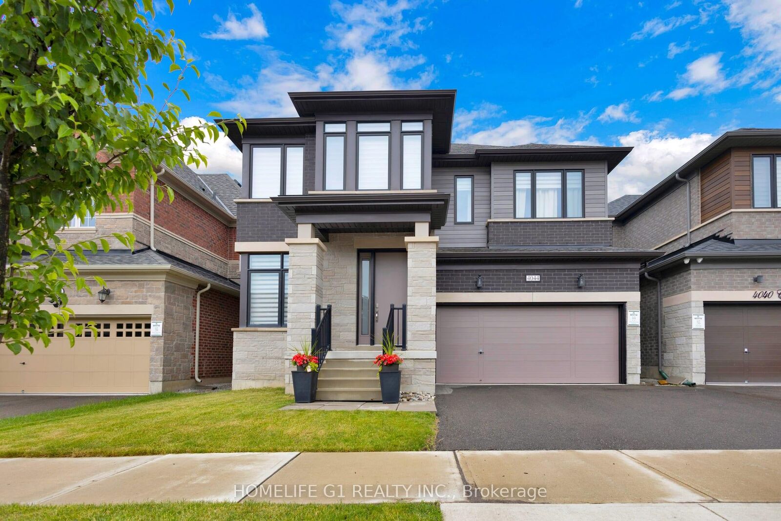 Property Photo: 4044 Channing Crescent ON L6H 3R2