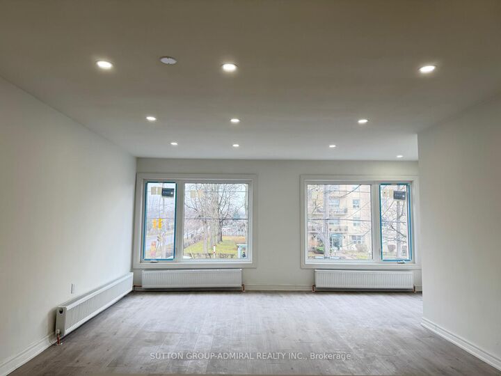 Property Photo:  2986A Dufferin Street Upper  ON M6B 3T3 