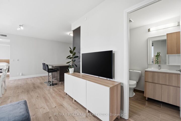 Property Photo: 36 Park Lawn Road 710 ON M8Y 0E5