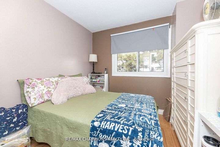Property Photo: 3525 Brandon Gate Drive 17 ON L4T 3M3