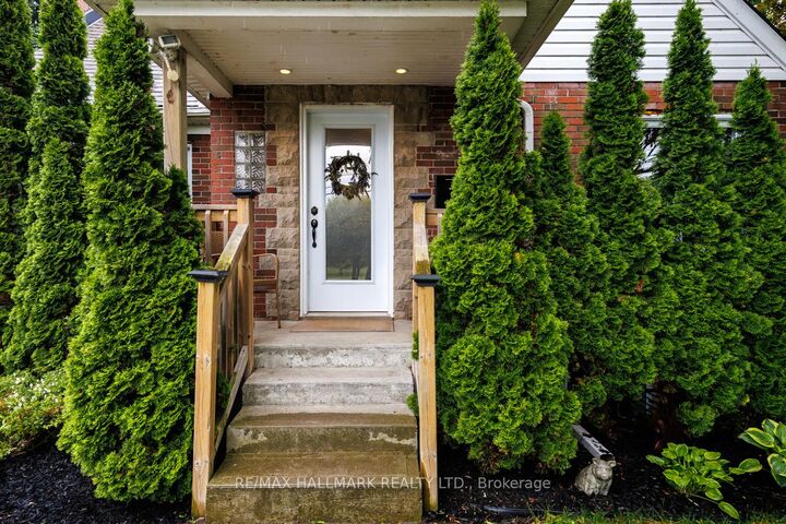 Property Photo:  1885 Kingston Road Main  ON M1N 1T3 