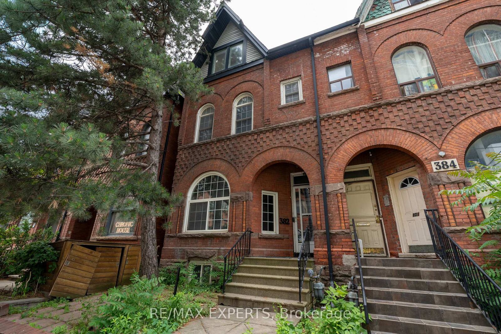 Property Photo: 382 Bathurst Street ON M5T 2S6