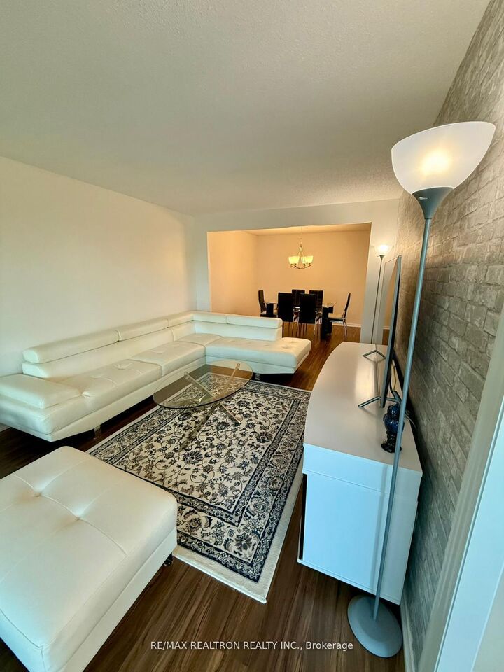 Property Photo: 7825 Bayview Avenue 309 ON L3T 7N2