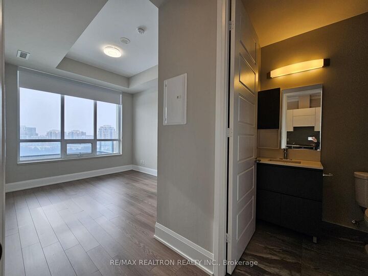 Property Photo:  15 Water Walk Drive 807  ON L6G 0G2 