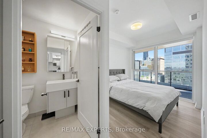 Property Photo:  280 Dundas Street W 1805 (Furnished)  ON M5T 0E3 