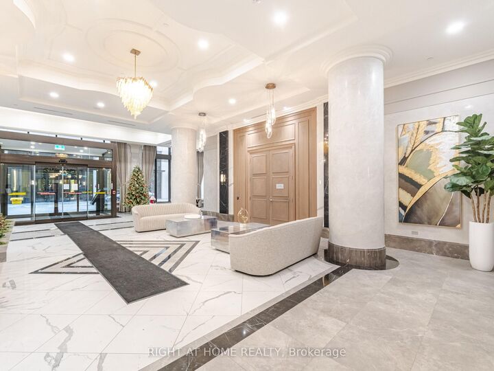 Property Photo:  30 Elm Drive W 1807  ON L5B 0N6 