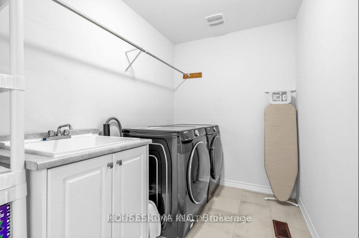 Property Photo:  1348 Apollo Street S  ON L1K 3E6 