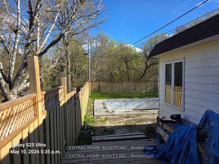 Property Photo: 206 Parkview Crescent ON L3Y 2C8